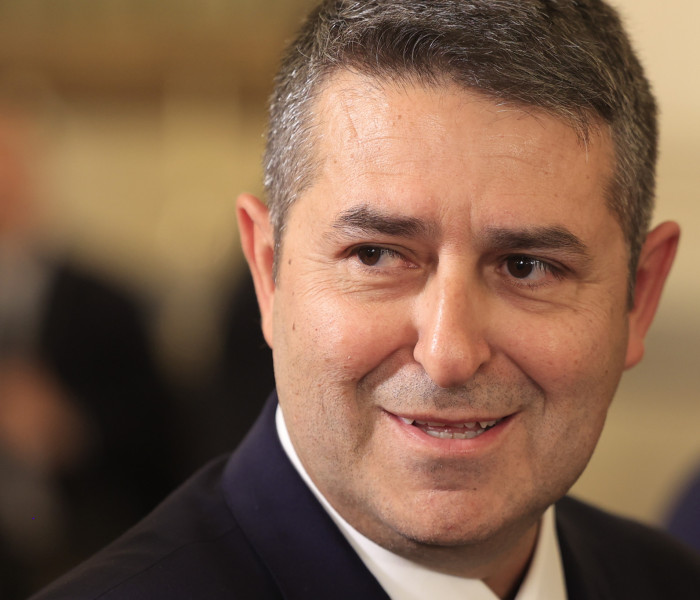 Γιώργος Μυλωνάκης: «10 ημέρες αγωνίας» μετά την επέμβαση - Κρίσιμη η κατάσταση στη ΜΕΘ (video)