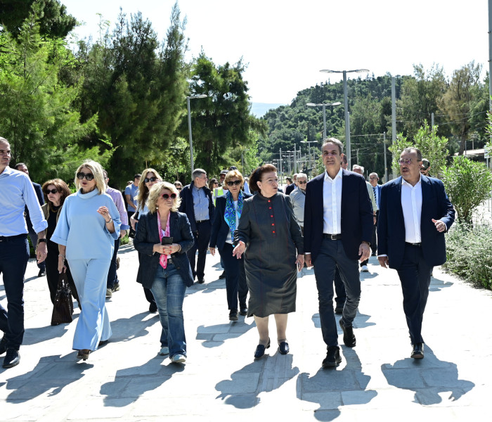 Επίσκεψη Μητσοτάκη στη Βασιλίσσης Όλγας για τα έργα ανάπλασης (photos)