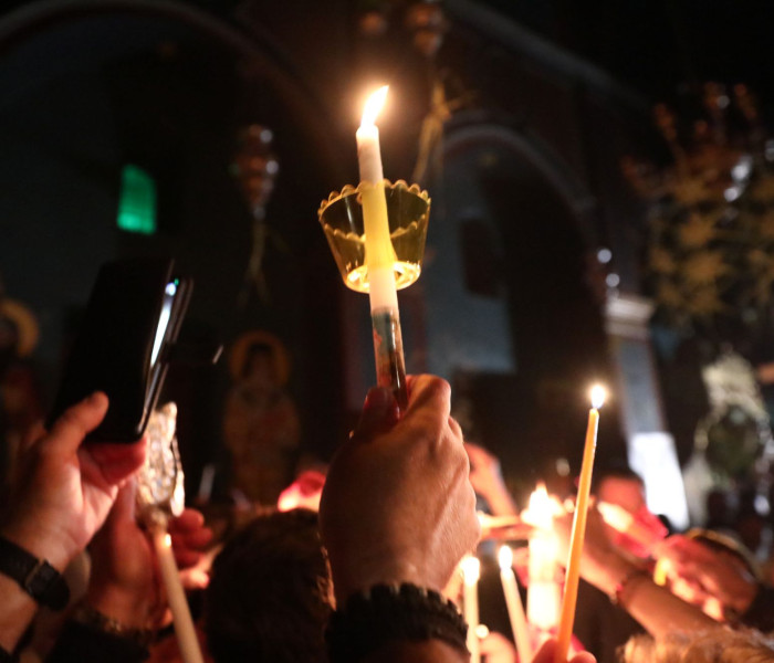 Σε κλίμα κατάνυξης η αναστάσιμη λειτουργία στη Μητρόπολη Αθηνών