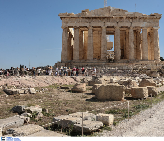 Le Monde: ανοίγει ο δρόμος για επιστροφή στην Ελλάδα θραυσμάτων του Παρθενώνα από το Λούβρο