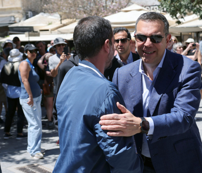 Το παιχνίδι του μικρού μας Αλέξη στα social media - Ανακοινώνει κόμμα με φόντο την Ακρόπολη