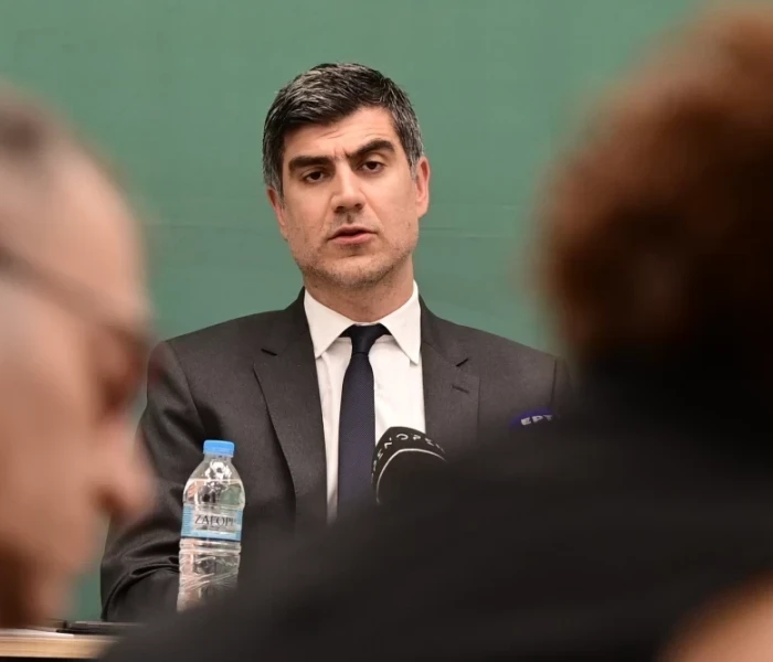 Γλαβίνας για συνταγματική αναθεώρηση: Θα καταψηφίσουμε ακόμα και τις προτάσεις μας