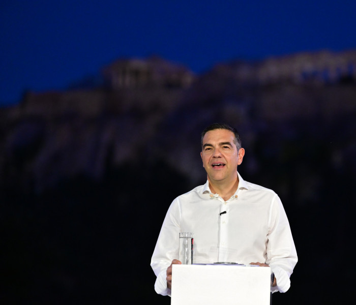Έβαλε ο Τσίπρας τα ρούχα του αλλιώς: εκτελούνται διασπάσεις