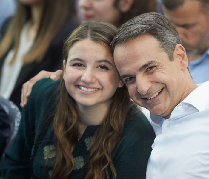 Οι ευχές Μητσοτάκη στην κόρη του, Δάφνη, για τα γενέθλιά της