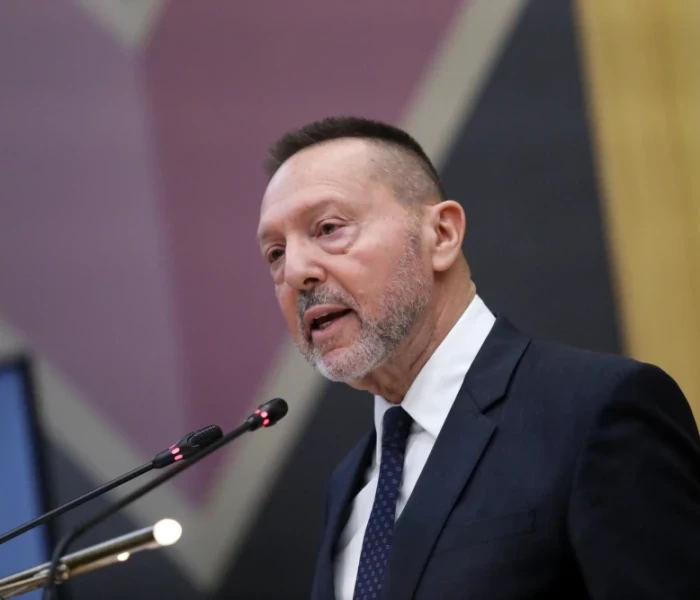 Ο Στουρνάρας αποκαλύπτει ότι ο Τσίπρας σκεφτόταν επιστροφή στη δραχμή και μετά τον Βαρουφάκη