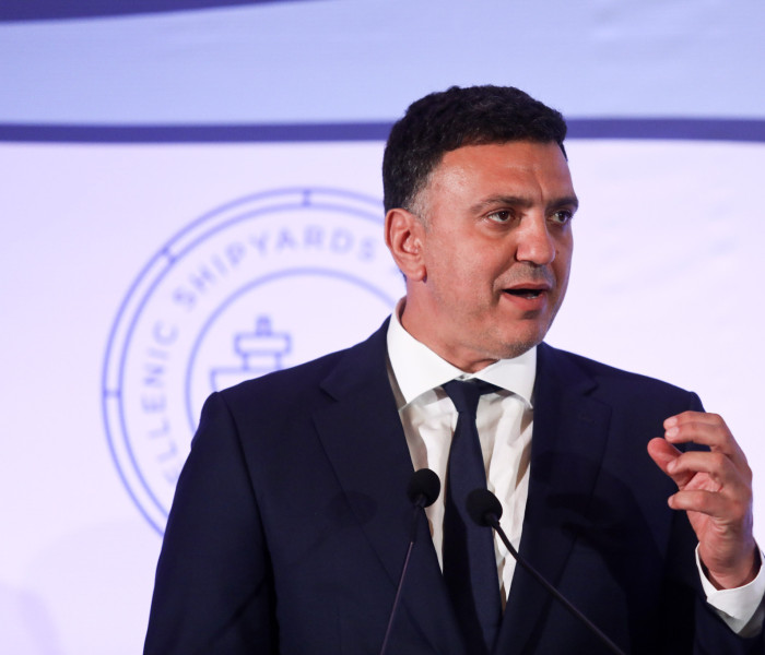 Το... βραδινό τρίποντο του Βασίλη Κικίλια σε ανοιχτό γήπεδο μπάσκετ στα Σεπόλια (video)