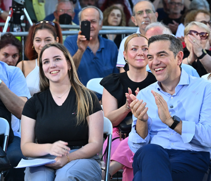 Νέα «χτυπήματα» του Αλέξη Τσίπρα στο ΠΑΣΟΚ του Νίκου Ανδρουλάκη που παραπαίει