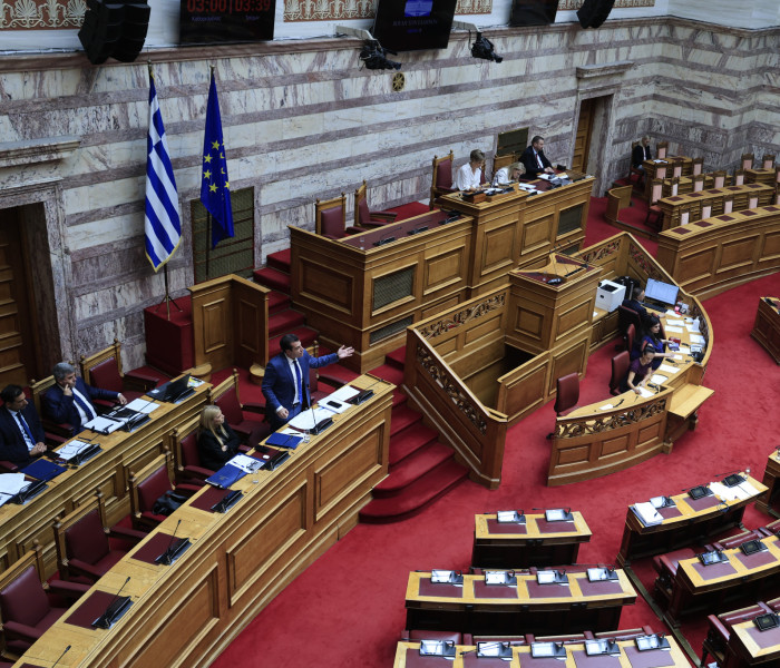 Βουλή: ψηφίστηκε κατά πλειοψηφία το νομοσχέδιο για την Μετανάστευση και το Άσυλο