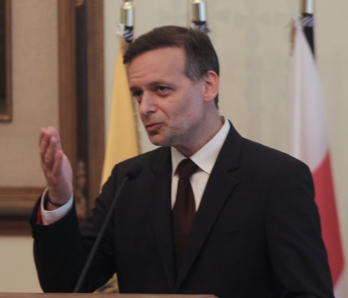 Χάρης Δούκας τώρα και με κείμενα γραμμένα από AI