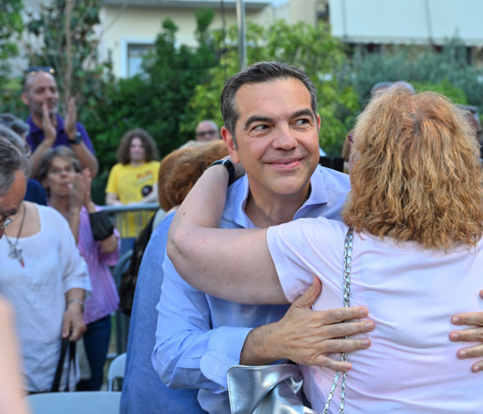 Ο Αλέξης Τσίπρας και το «βλέμμα» της… Τζοκόντα