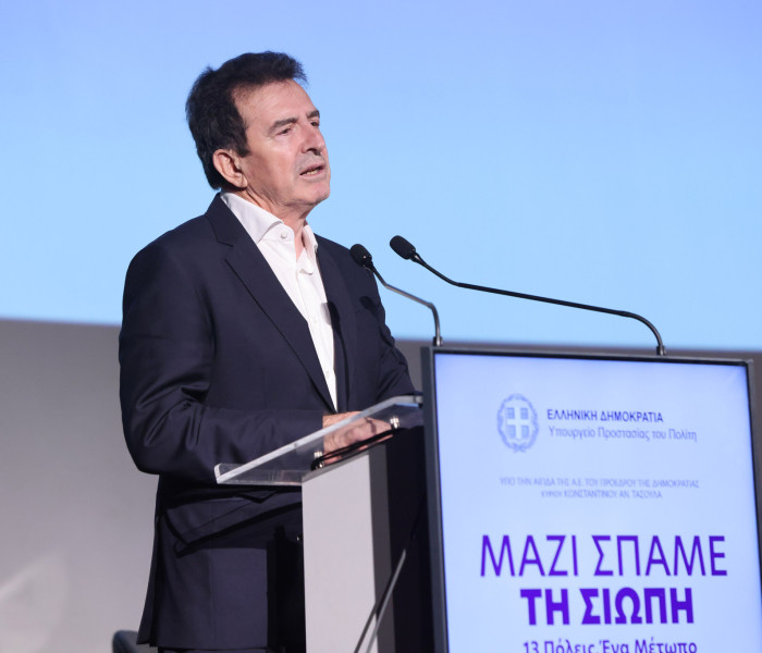 Μιχάλης Χρυσοχοΐδης: «Σπάμε τη σιωπή» για την ενδοοικογενειακή βία