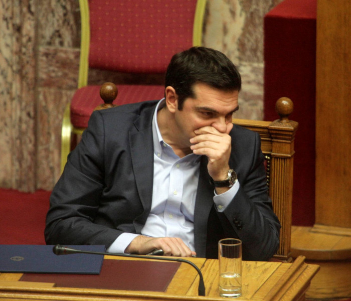 Οι 10 αποφάσεις της κυβέρνησης Τσίπρα που «στράγγιξαν» οικονομία και κοινωνία