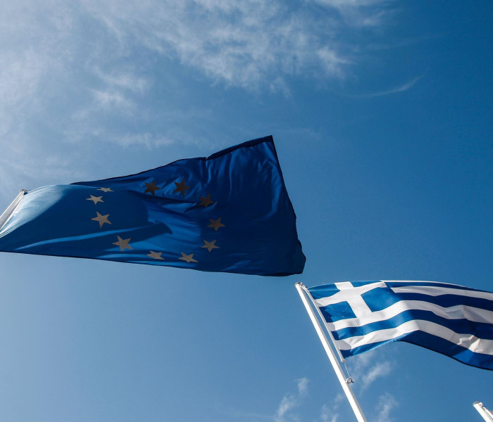 Διπλή αναβάθμιση: Τι σημαίνει για νοικοκυριά και επιχειρήσεις - Πού θα έχει αντίκτυπο