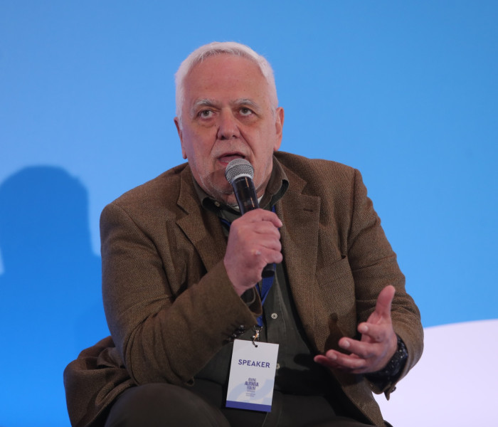 Μανδραβέλης: Το ΠΑΣΟΚ υστερεί, έχει πρόβλημα αρχηγού (video)