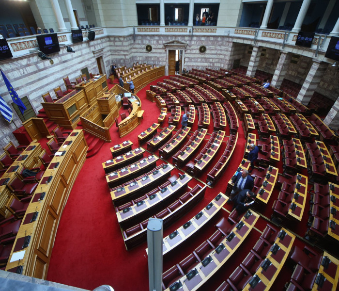 Αντιπολίτευση σε προεκλογική προθέρμανση: Από τα «υπερκέρδη» του Ανδρουλάκη μέχρι τη «φιέστα» του Τσίπρα (video)