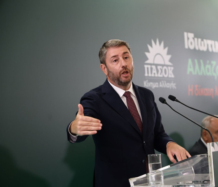 Ο «θυμωμένος» Ανδρουλάκης ψάχνει πολιτικό σωσίβιο στο ΠΑΣΟΚ του ’80