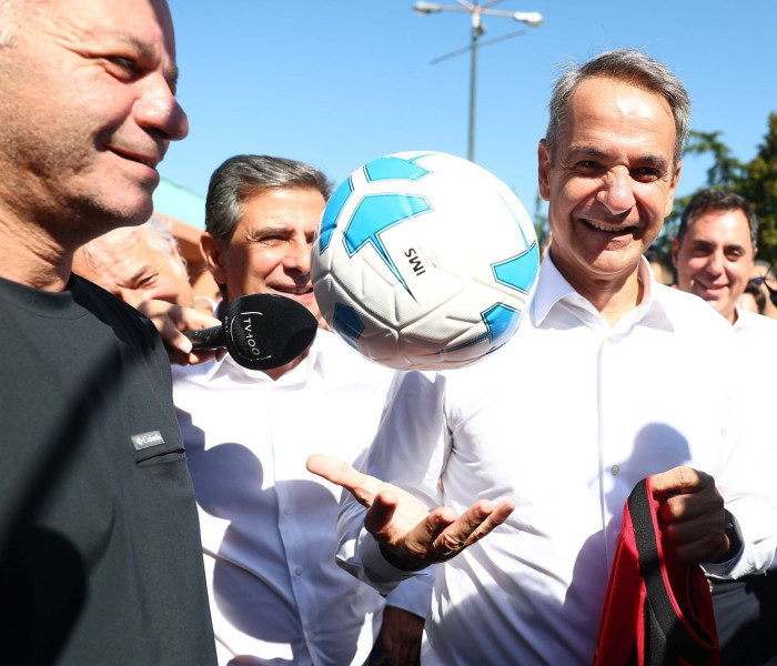 90ή ΔΕΘ: στο περίπτερο του Απόλλωνα Καλαμαριάς ο Κυριάκος Μητσοτάκης - Ευχές για άνοδο στη Super League 1