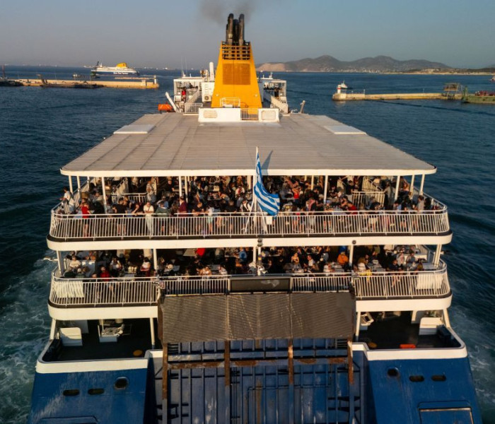 Έξοδος Αυγούστου: στο 100% η πληρότητα των πλοίων για τις Κυκλάδες - Πάνω από 56.000 αναχωρήσεις (video)