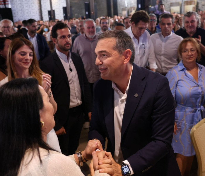 Μοιράζει 50.000 σπίτια ο Τσίπρας: άφησε τη… σεισάχθεια και πάει στην «οικοδομή»