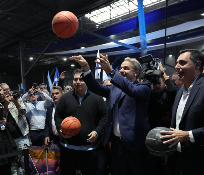 Κυριάκος Μητσοτάκης: το «προφητικό» καλάθι στα γενέθλια της Νέας Δημοκρατίας