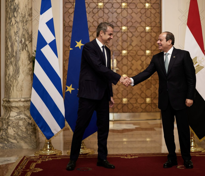 Επίσκεψη-αστραπή του Μητσοτάκη στην Αίγυπτο - Τι σηματοδοτεί για τις ελληνοαιγυπτιακές σχέσεις η συνάντησή του με τον Σίσι