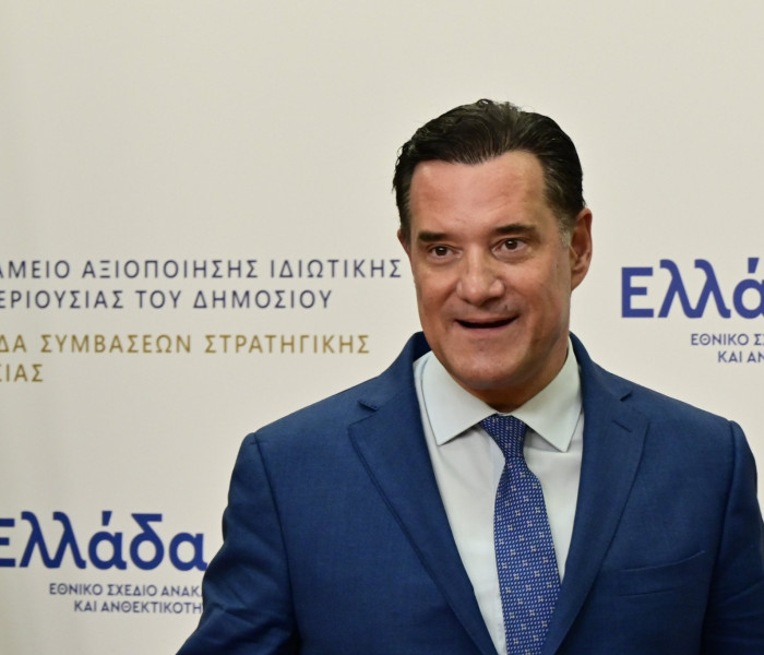 Στο Ίλιον ο Άδωνις Γεωργιάδης - «Είσαι θεούλης» του είπε κάτοικος (video)