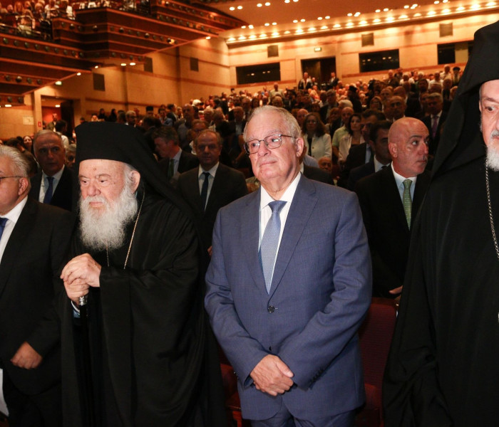 Κωνσταντίνος Τασούλας και Αρχιεπίσκοπος Ιερώνυμος στην εκδήλωση για τη Μονή Ξενοφώντος στο Μέγαρο Μουσικής Αθηνών